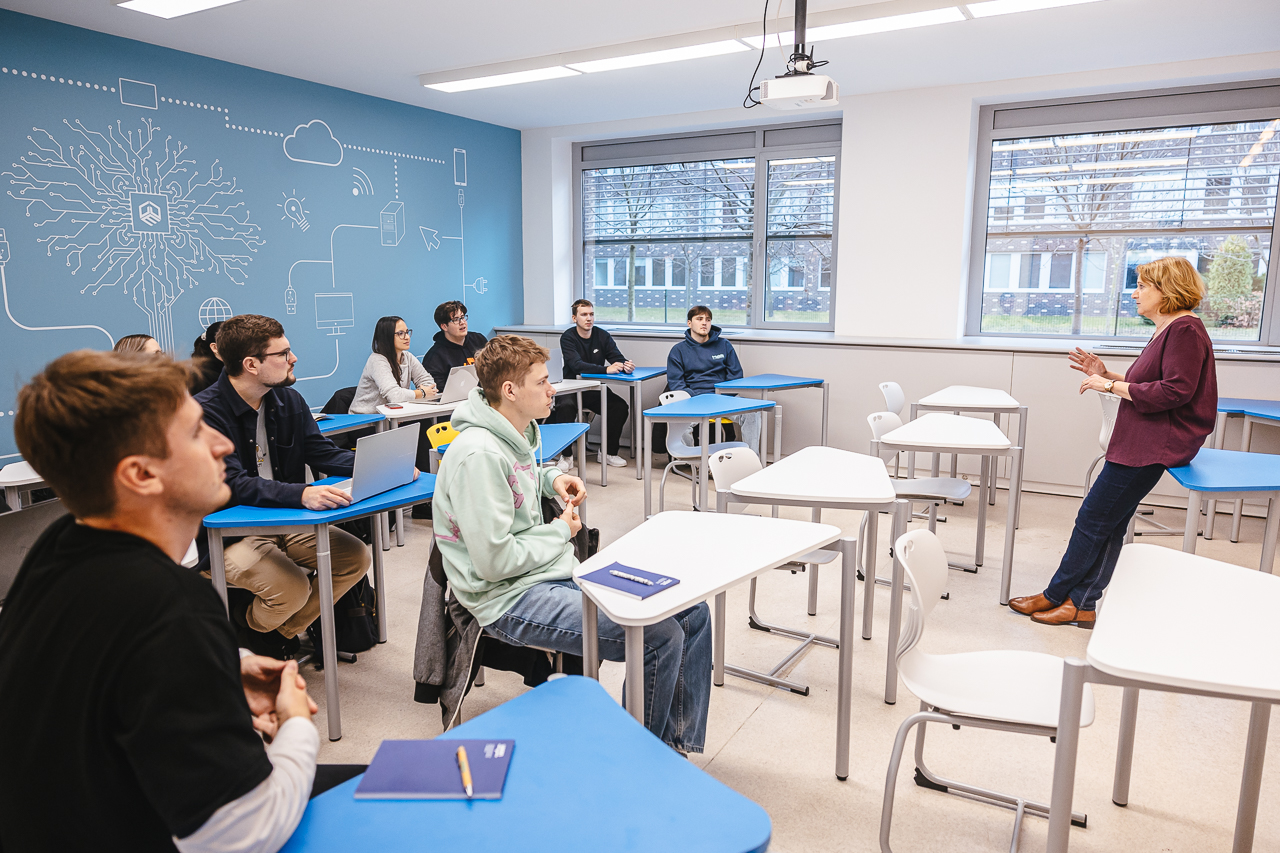 Hír bélyegképe: Új digitális tananyagok születtek nemzetközi hallgatói együttműködésben a GDE-n