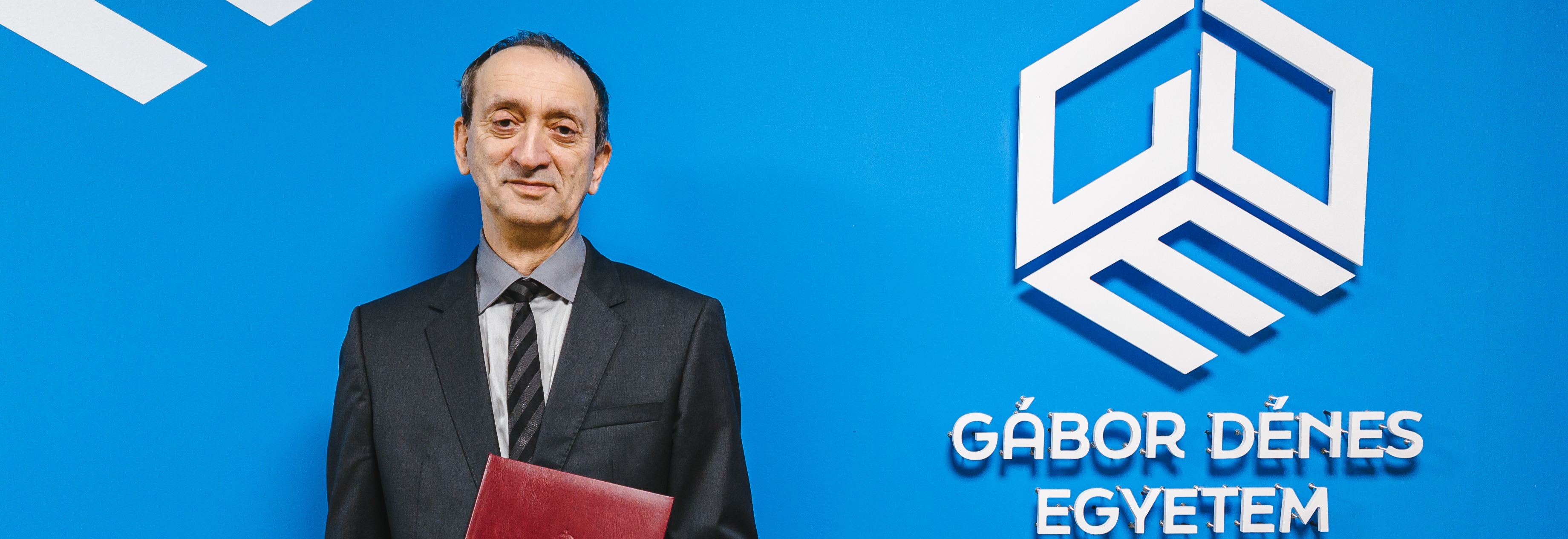 Hír bélyegképe: Dr. Berke József átvette egyetemi tanári kinevezését a Sándor-palotában